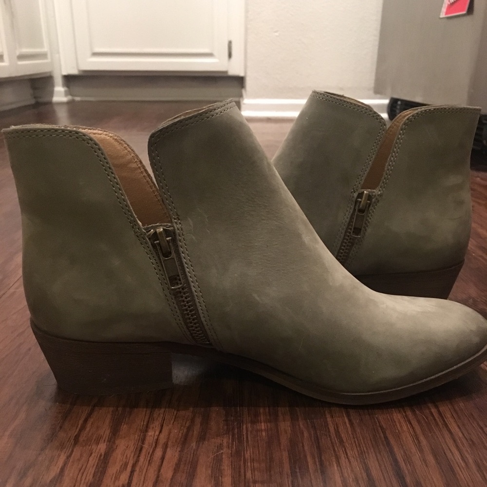 Splendid light green suede booties